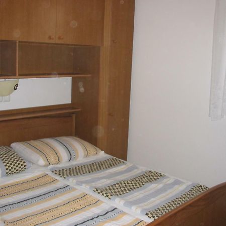 Apartmani Manuela Lopar Habitación foto
